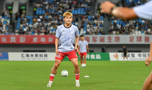 苏超再迎泼天流量：中超球员黄紫昌首秀破门，刘强东现身助威